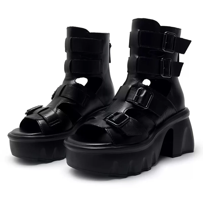 Grunge-Sandalen für Damen mit Schnallenriemen, Cut-outs, offener Zehenpartie und klobigem Plateauabsatz