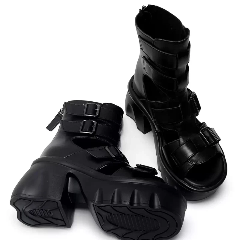 Grunge-Sandalen für Damen mit Schnallenriemen, Cut-outs, offener Zehenpartie und klobigem Plateauabsatz
