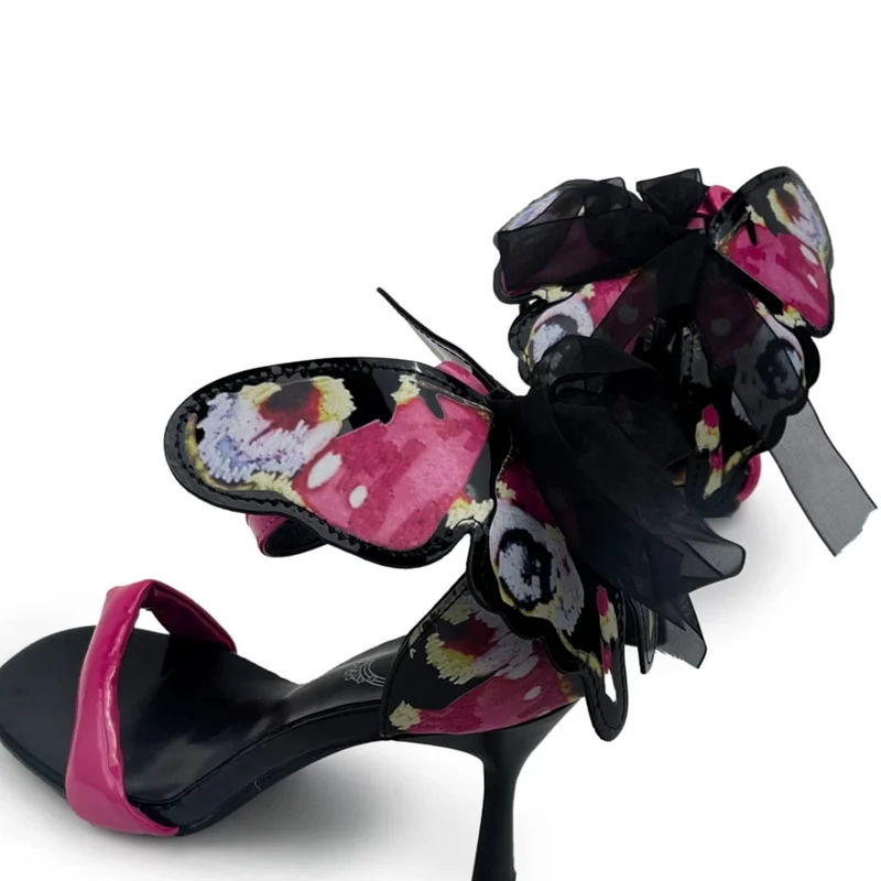 Gothic-Sandalen für Damen mit Schmetterlingsdekor, Knöchelriemen und Schnalle, offener Zehenpartie und Stilettoabsatz