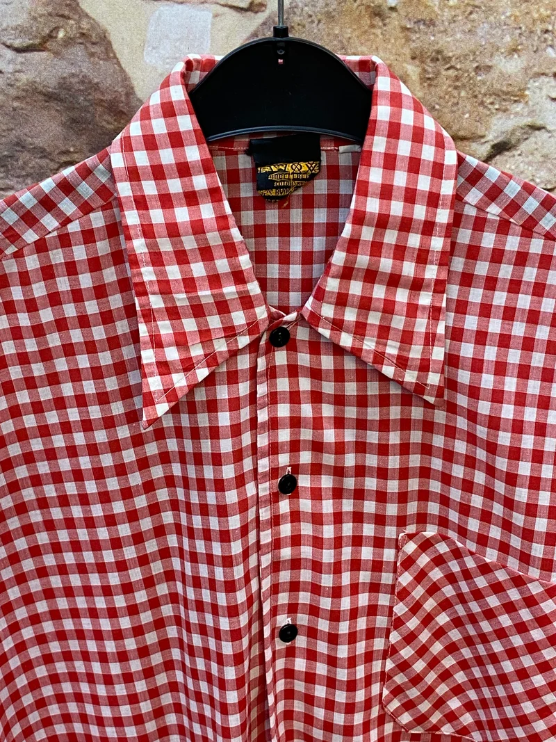 Trachtenhemd Herren Rot-Weiß Kariert – Vintage Landhaushemd mit schwarzen Knöpfen