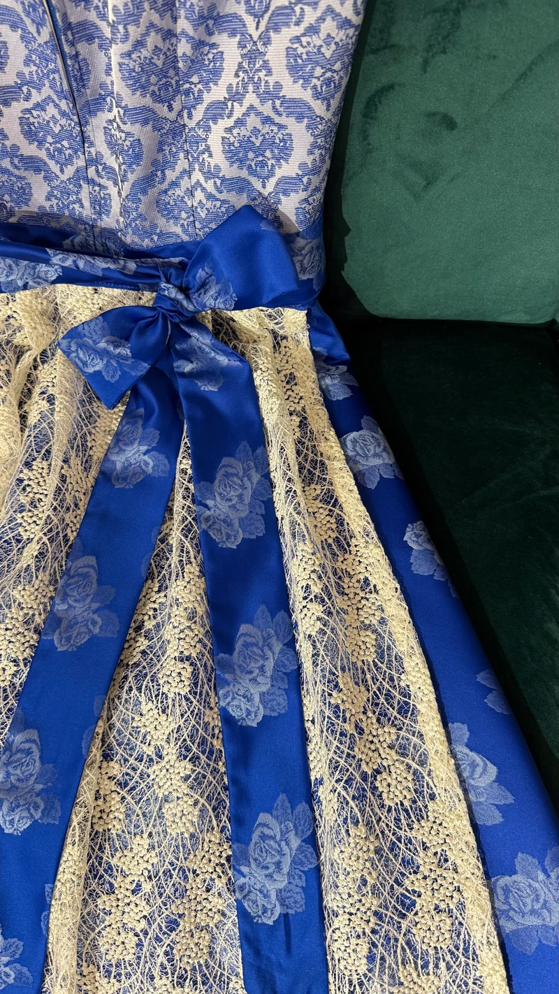 Dirndl Goldstich blau/silber Blumen 70cm
