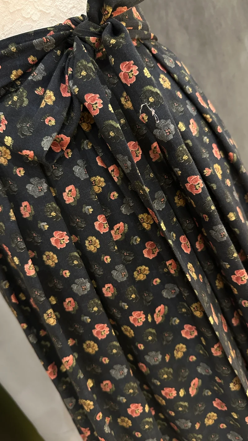 Dirndlschürze Goldstich dunkelblau Blumen 70cm