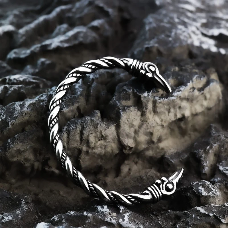 Punk-Armband für Herren mit antikisiertem Rabenkopf und offenem Ärmel