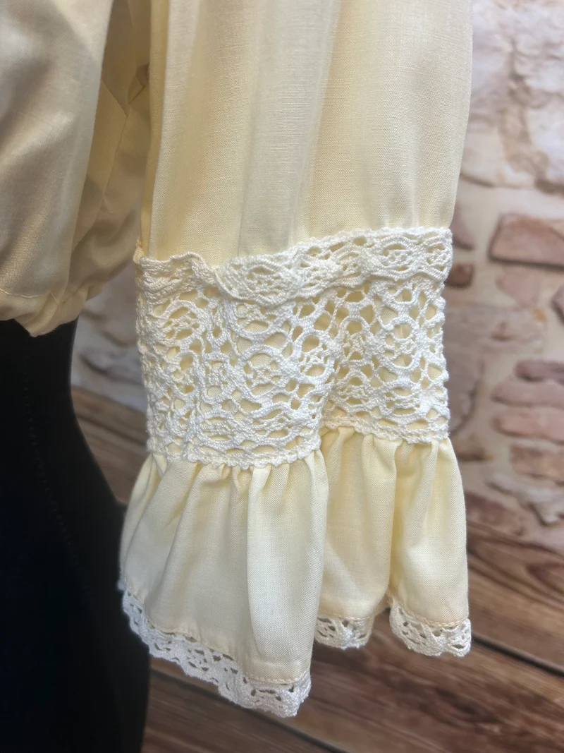 Dirndlbluse creme - Häkelspitze, Gr. 38