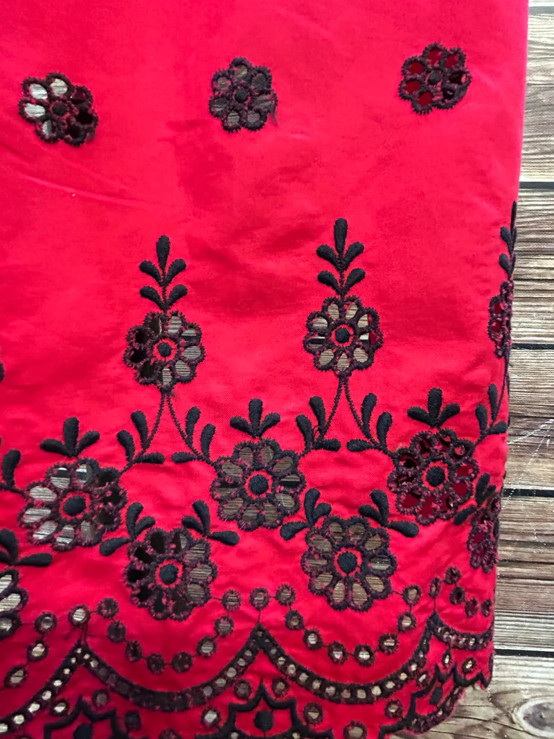 Vintage Dirndlschürze rot - Stickerei, mittellang