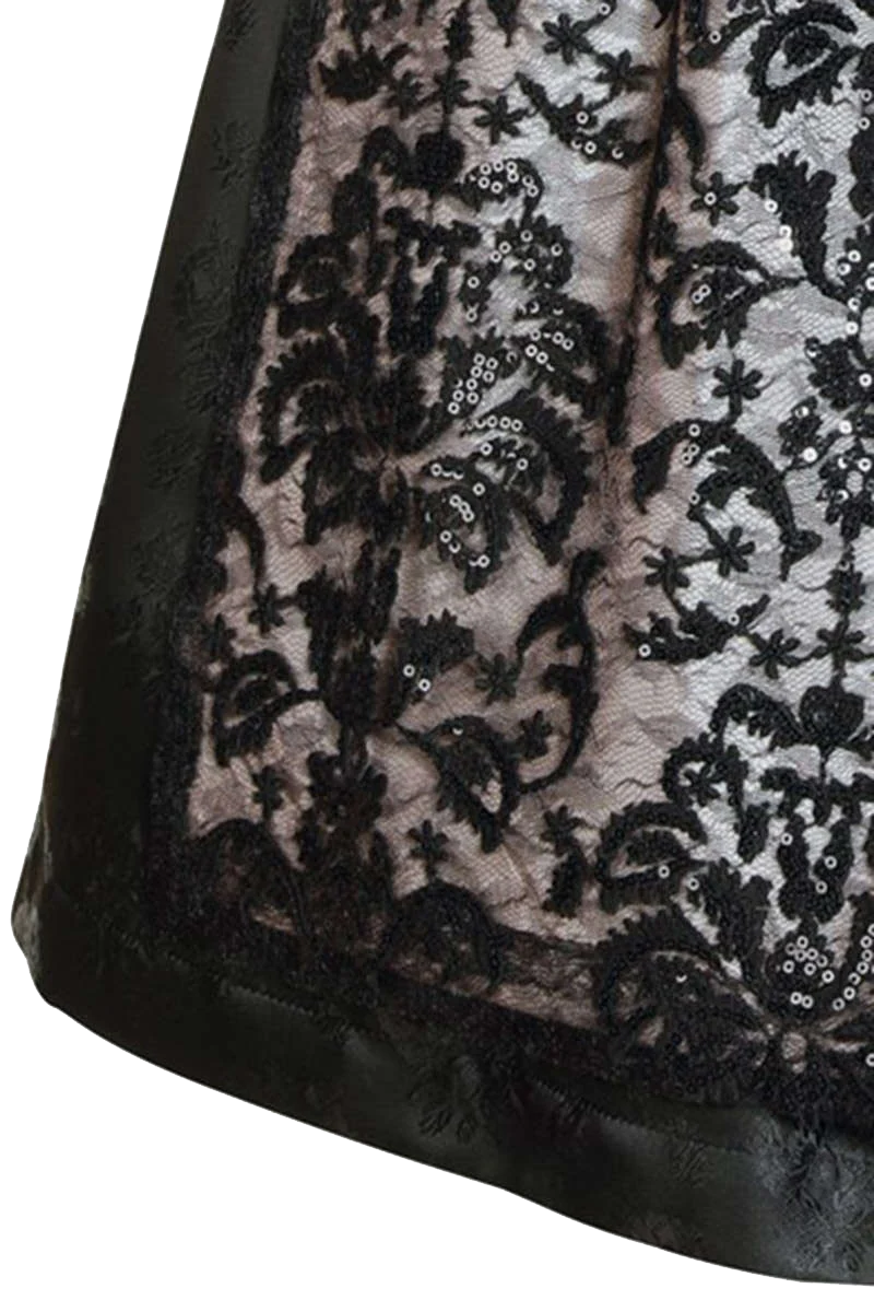 Dirndl mit Spitzenschürze