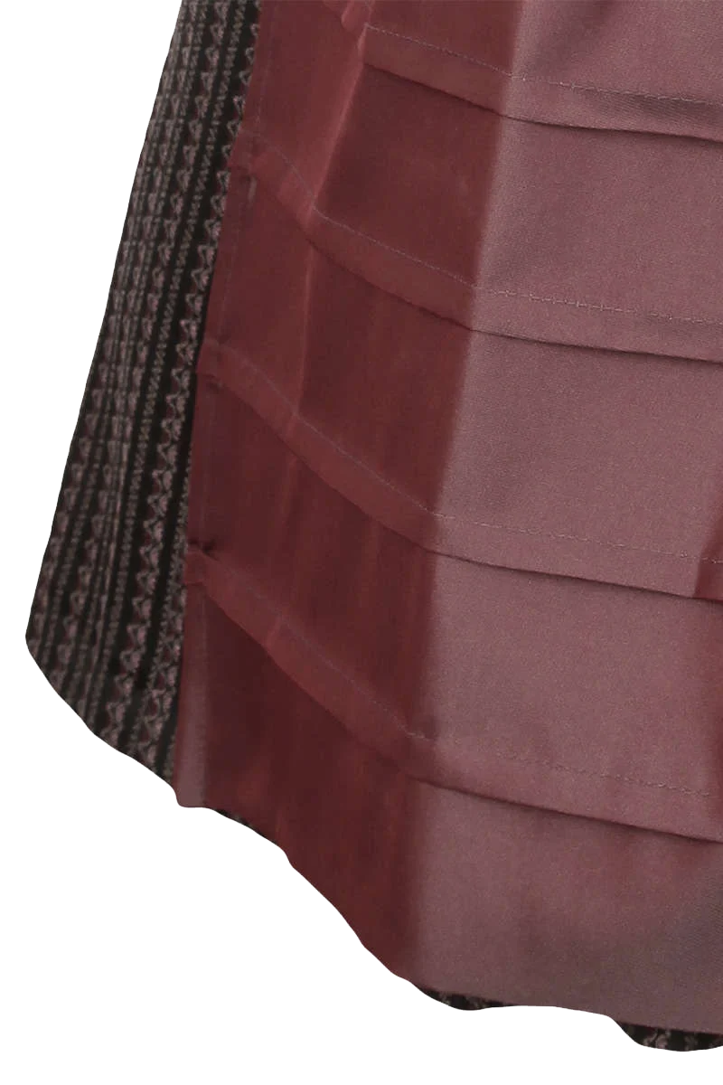 Dirndl hochgeschlossen