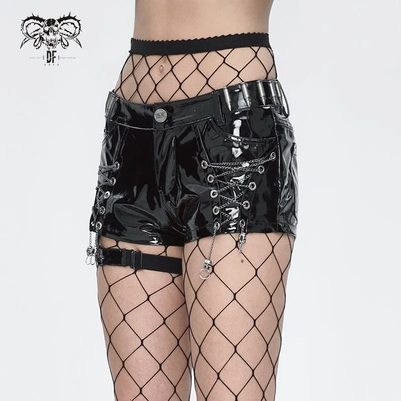 Damen-Shorts aus Kunstleder mit Punk-Kette und Schnalle