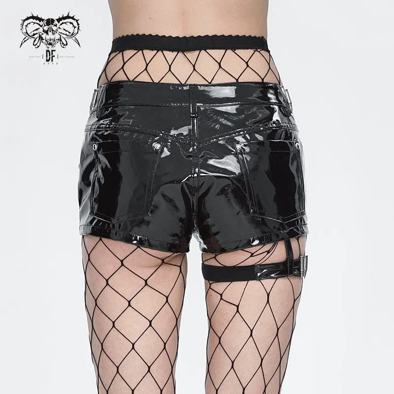 Damen-Shorts aus Kunstleder mit Punk-Kette und Schnalle