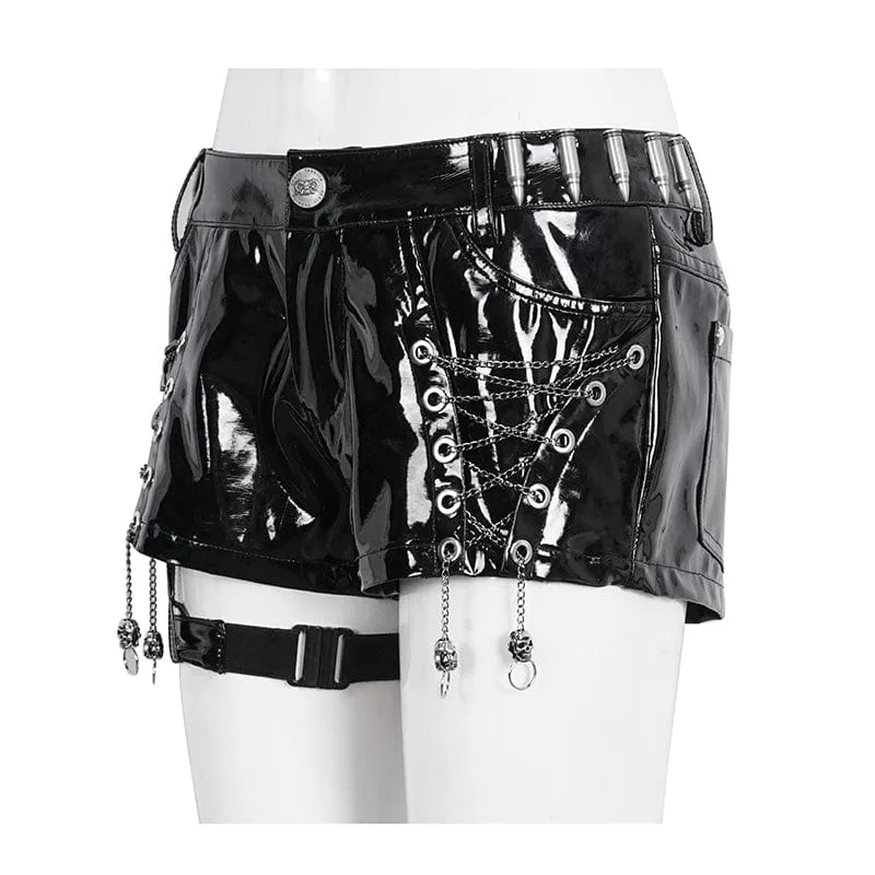 Damen-Shorts aus Kunstleder mit Punk-Kette und Schnalle