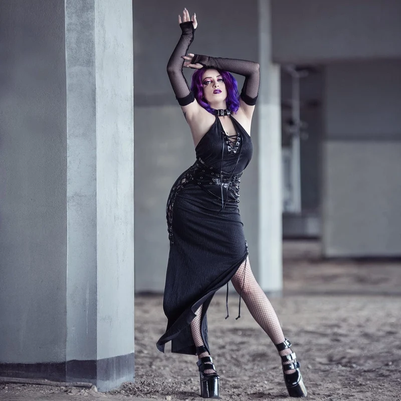 Damen Gothic-Neckholder-Kleid mit seitlichem Schlitz und Trägern