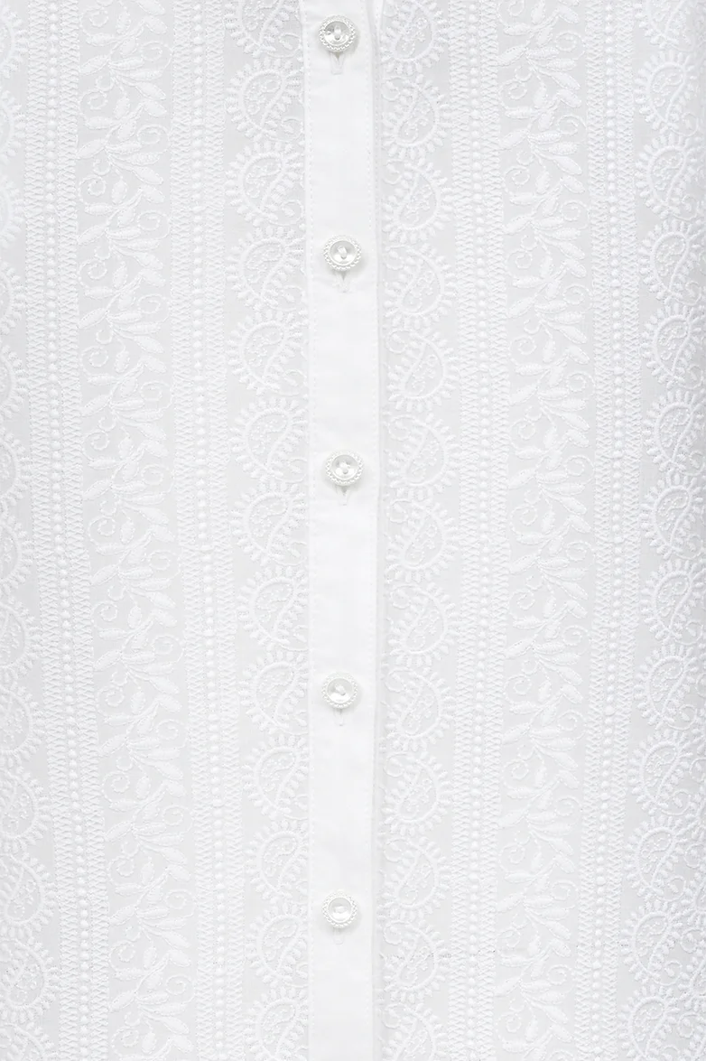 Sommerbluse mit Stickerei und Spitze