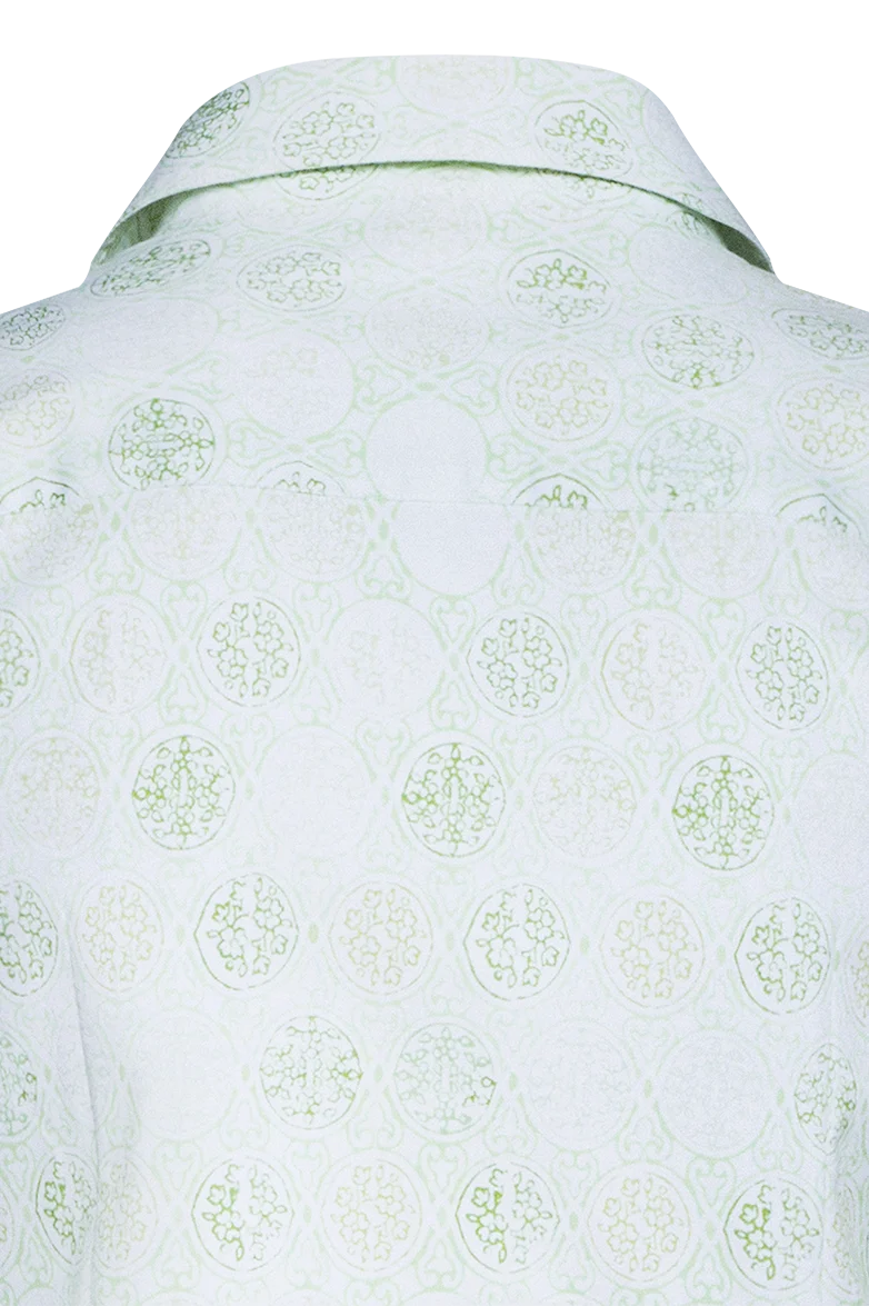 Bluse mit hand gedruckten Modeln