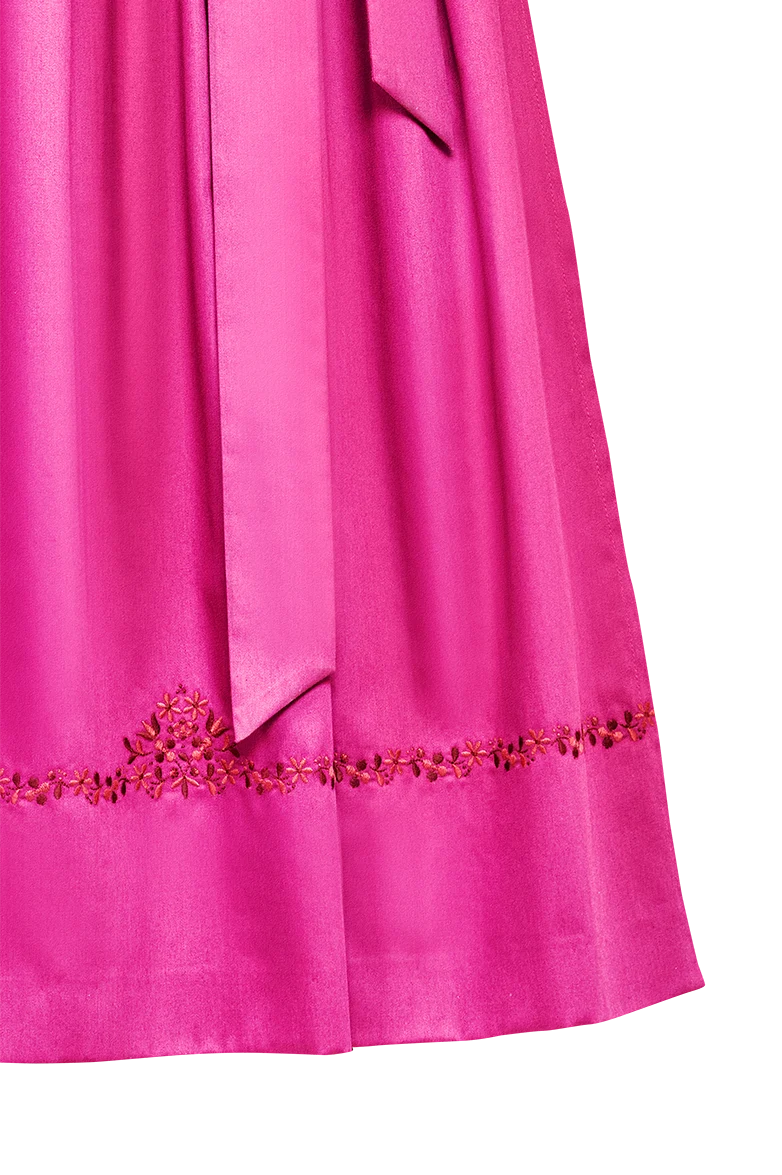 Schürze mit Model-Flachstich
