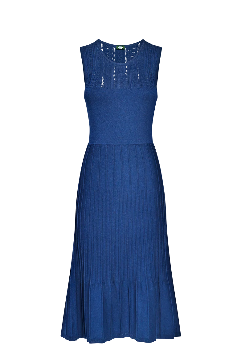 Tailliertes Kleid mit kunstvollen Strickmustern