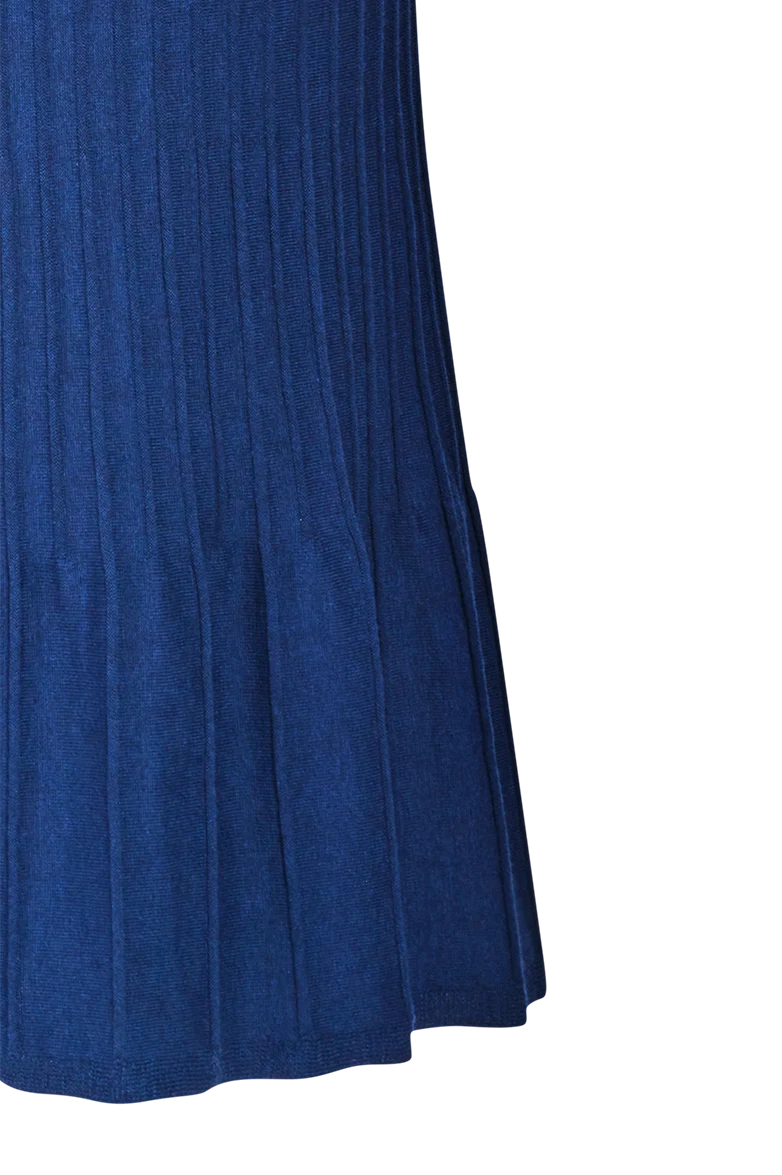 Tailliertes Kleid mit kunstvollen Strickmustern