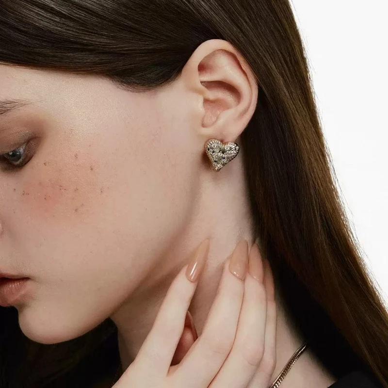 Grunge-Ohrringe mit Diamantherz für Damen