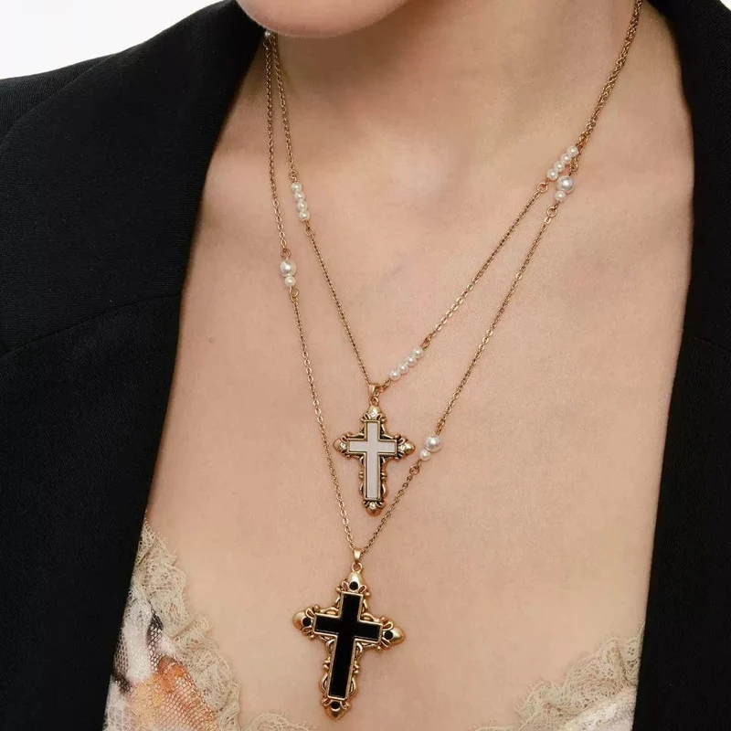 Grunge-Doppellagige schwarz-weiße Kreuzkette für Damen