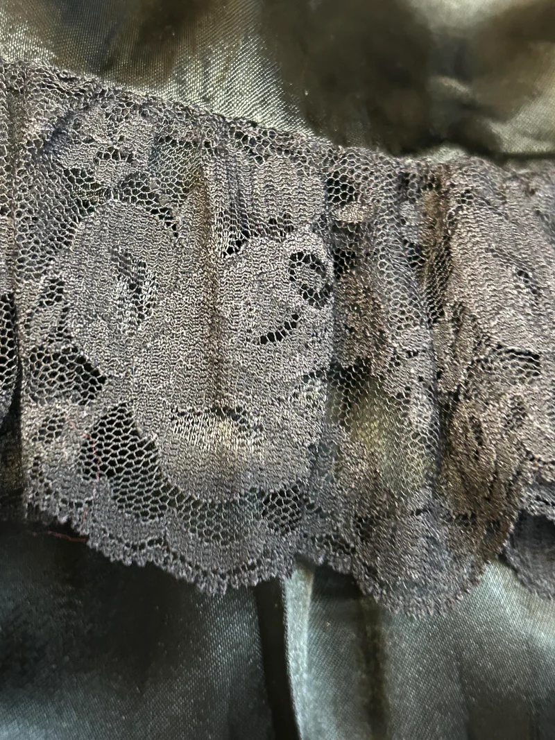 Vintage Trägerkleid mit Spitze – Schwarze Eleganz im Retro-Stil (Größe 36)