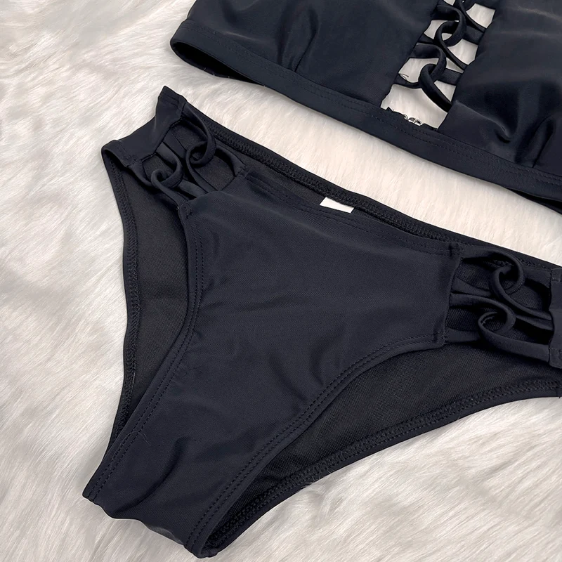 Zweiteiliger Grunge-Bikini mit Neckholder und Cut-outs für Damen