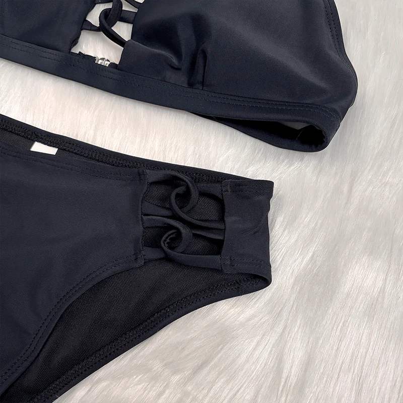 Zweiteiliger Grunge-Bikini mit Neckholder und Cut-outs für Damen