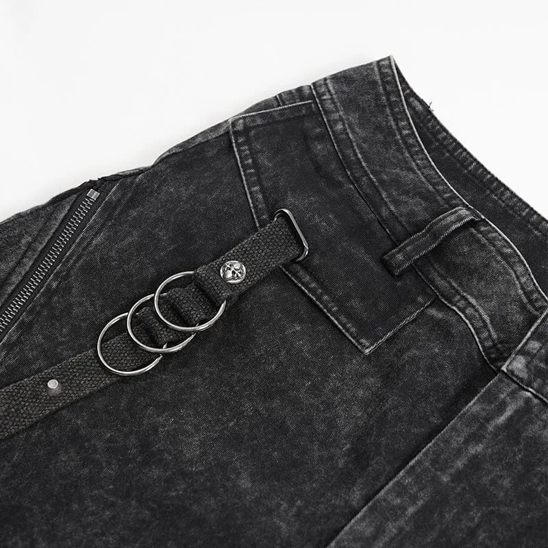 Herrenhose mit zerrissenen Ringen und Nieten im Gothic-Stil