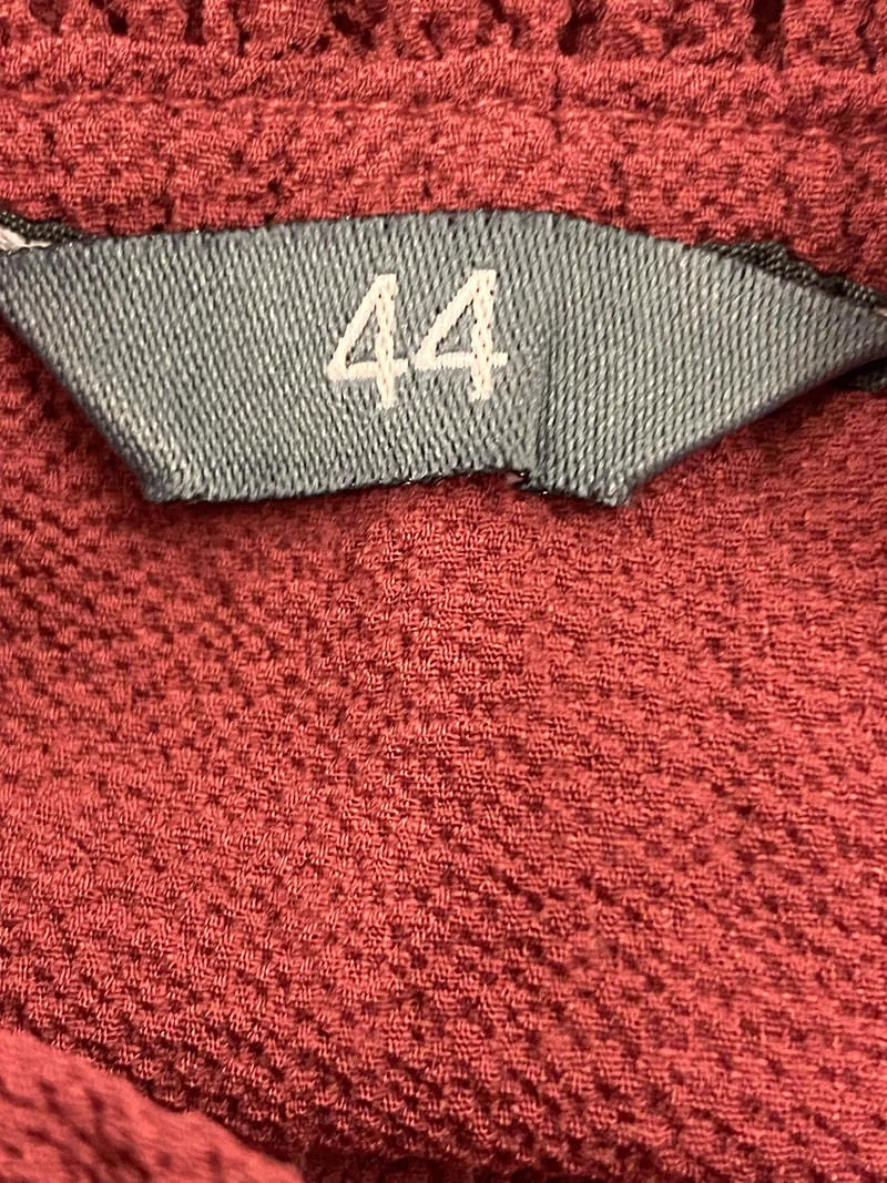 Vintage Bluse Burgunderrot mit Rüschenkragen & Kordelzug – Größe 44