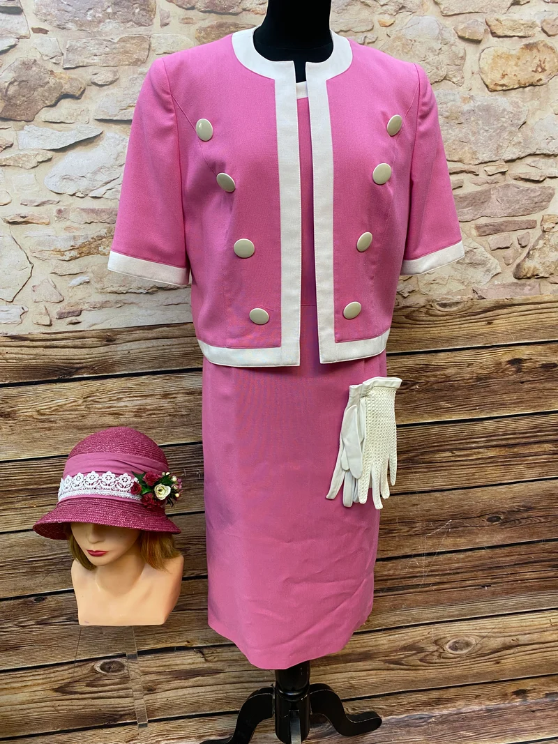 Vintage Damenkostüm in Pink mit Jacke, Hut und Handschuhen Gr. 40/42