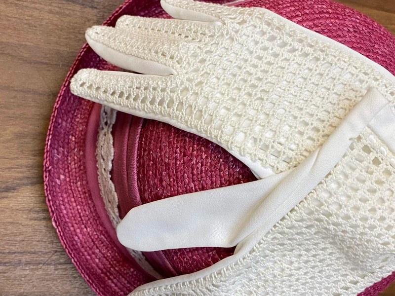 Vintage Damenkostüm in Pink mit Jacke, Hut und Handschuhen Gr. 40/42