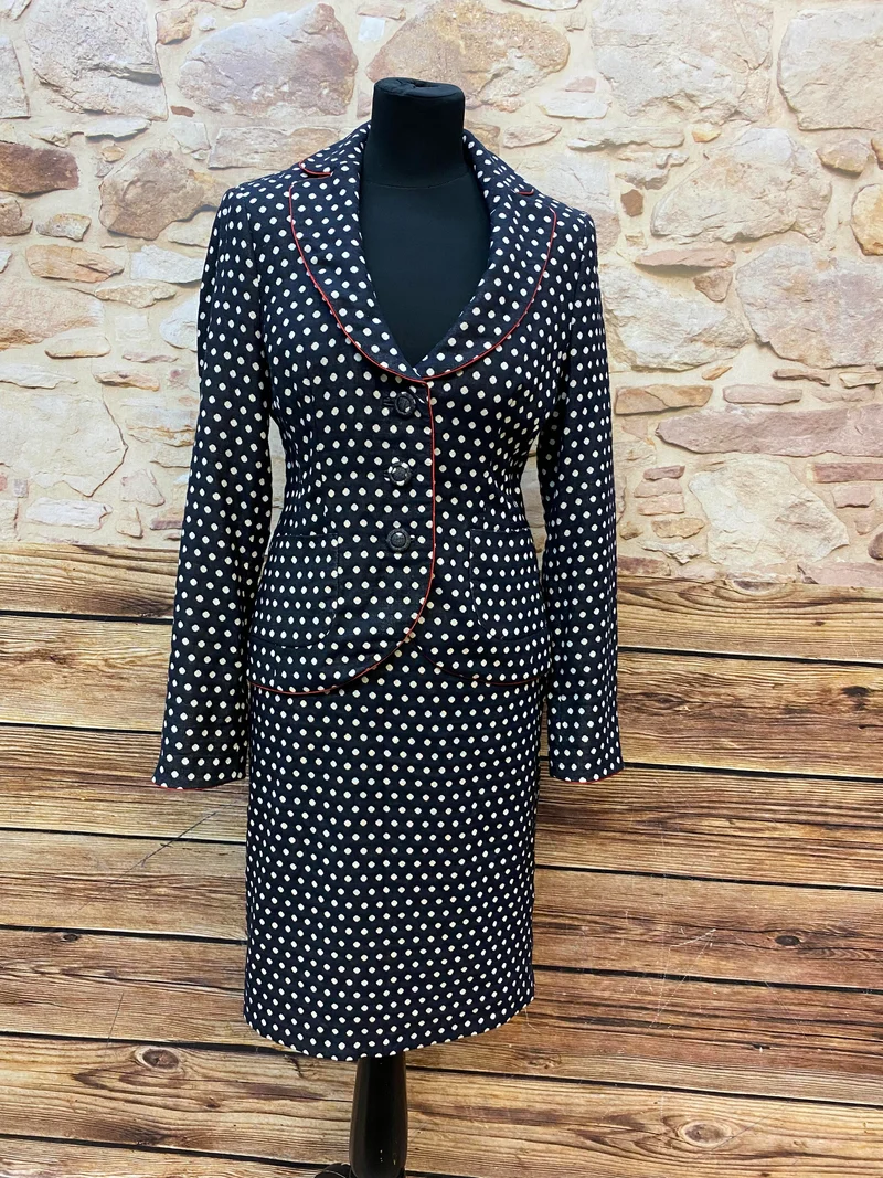 Vintage-Kostüm mit Punkten und Accessoire, Unikat