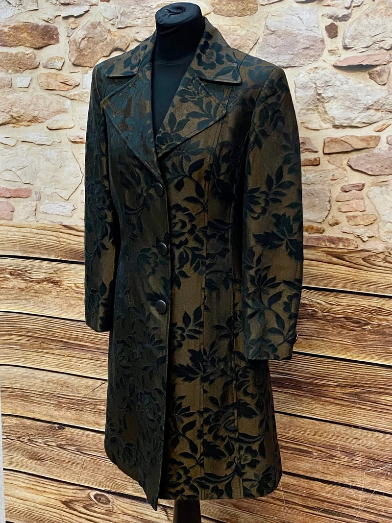 Stilvoller Damen-Mantel mit floralen Mustern – Größe 38