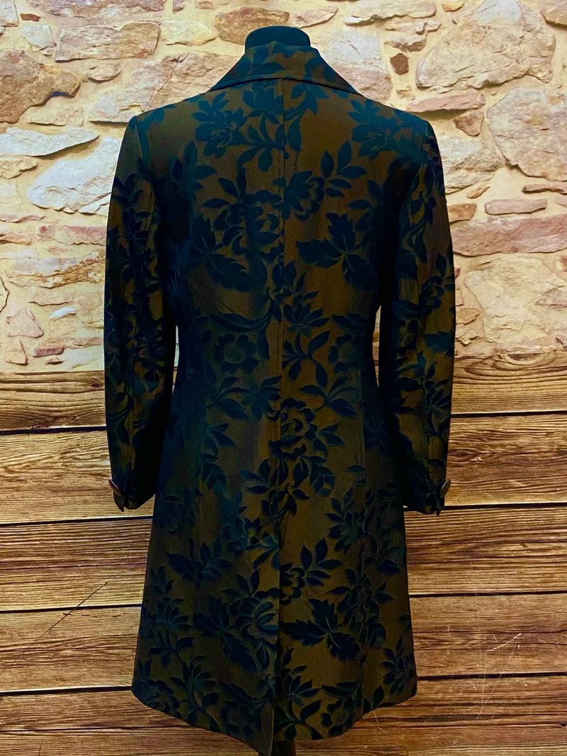Stilvoller Damen-Mantel mit floralen Mustern – Größe 38