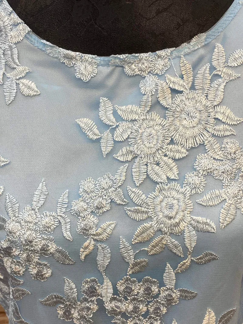 Vintage Cocktailkleid hellblau Stickerei floral Gr.