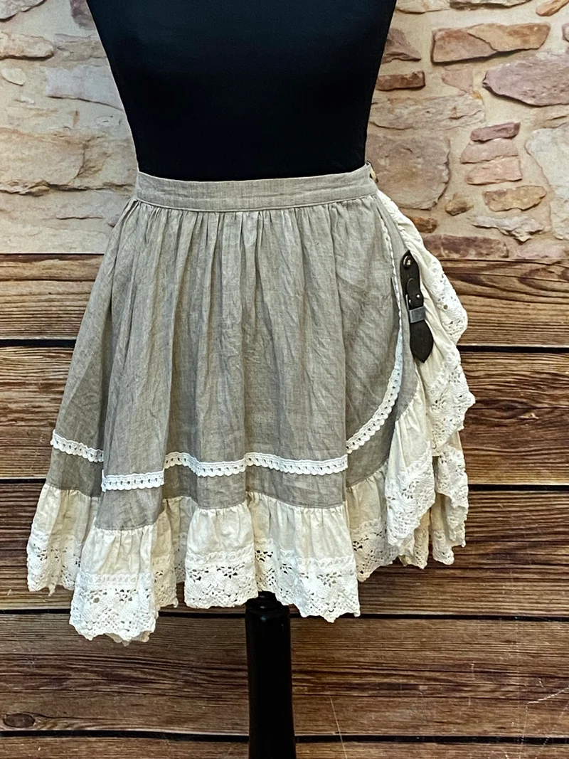 Verspielter Vintage-Trachtenrock mit Spitzendetails