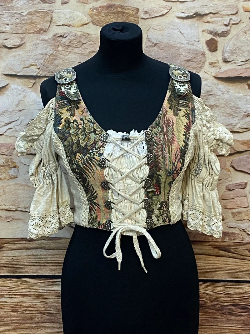 Elegantes Vintage-Trachtenmieder mit romantischen Stickereien