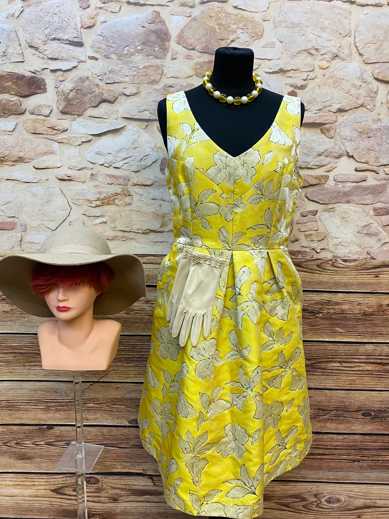 Vintage Cocktailkleid-Set Gelb mit Hut, Handschuhen & Kette (Gr. 38–40)