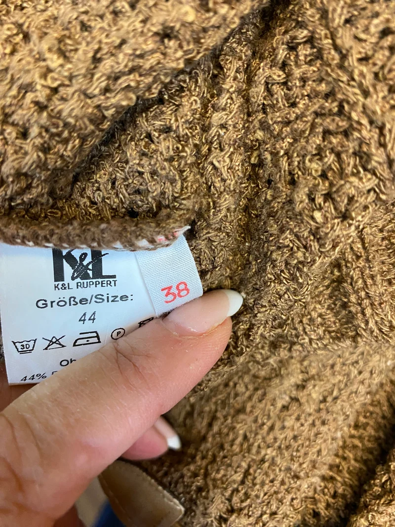 Vintage-Strickjacke Braun mit Zopfmuster & Knebelverschluss – Gr. 38