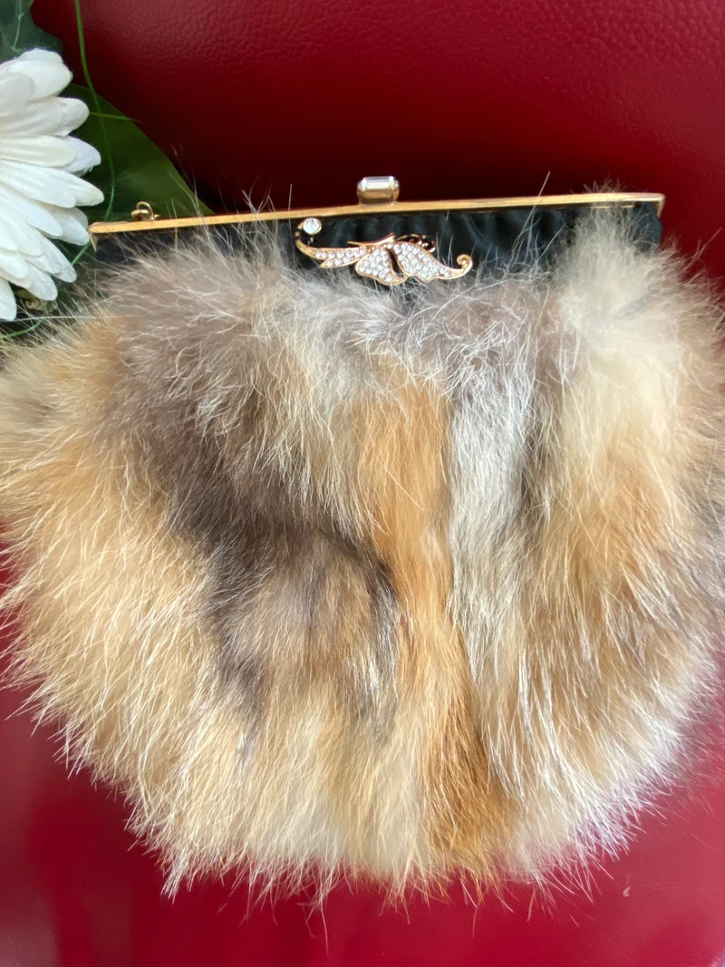 Handgefertigte Abendtasche aus Fuchsfell – Einzigartiger Vintage-Stil