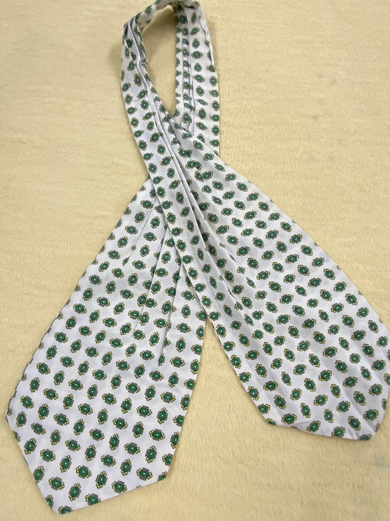 Vintage Ascot Krawatte Weiß Grün Gemustert – Retro Schalkrawatte Herren