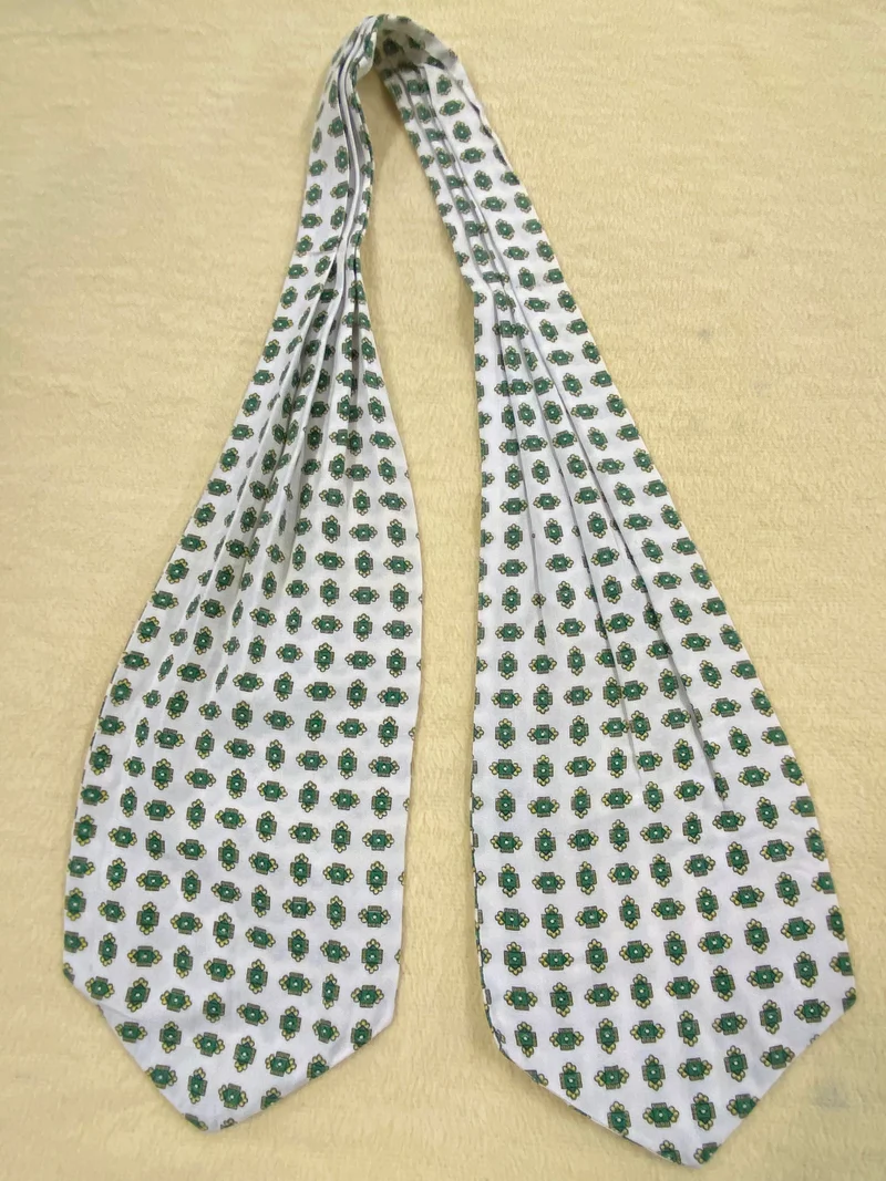 Vintage Ascot Krawatte Weiß Grün Gemustert – Retro Schalkrawatte Herren