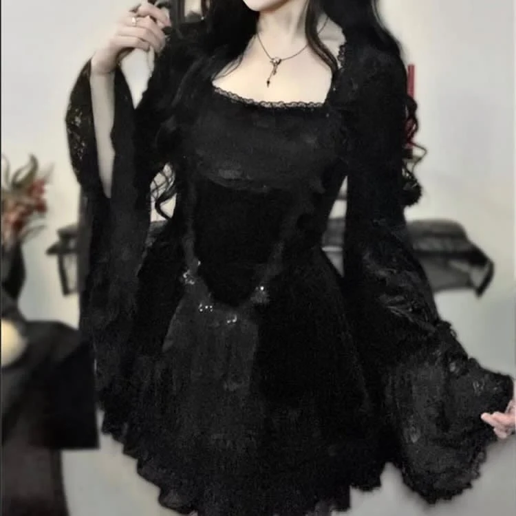 Damen-Gothic-Kleid aus mehrlagigem Samt mit ausgestellten Ärmeln