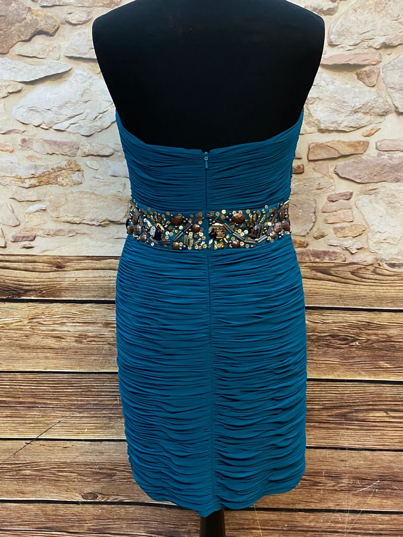 Cocktailkleid blau trägerlos Unique mit Steingürtel Gr. 36