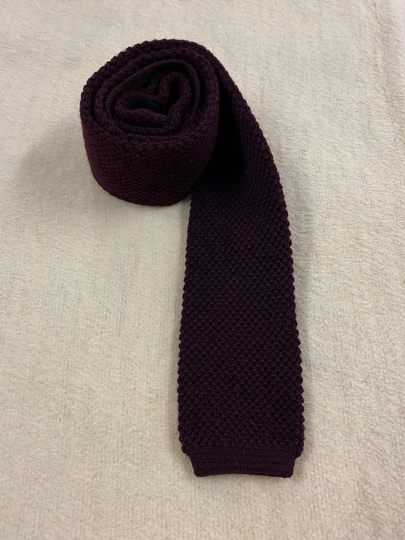 1970er Vintage Strickkrawatte Bordeaux aus reiner Wolle – Made in Germany
