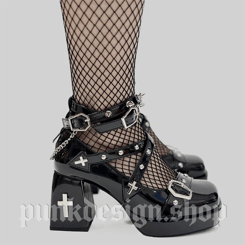 Gothic-Schuhe für Damen mit Kreuz, Nieten und Ketten