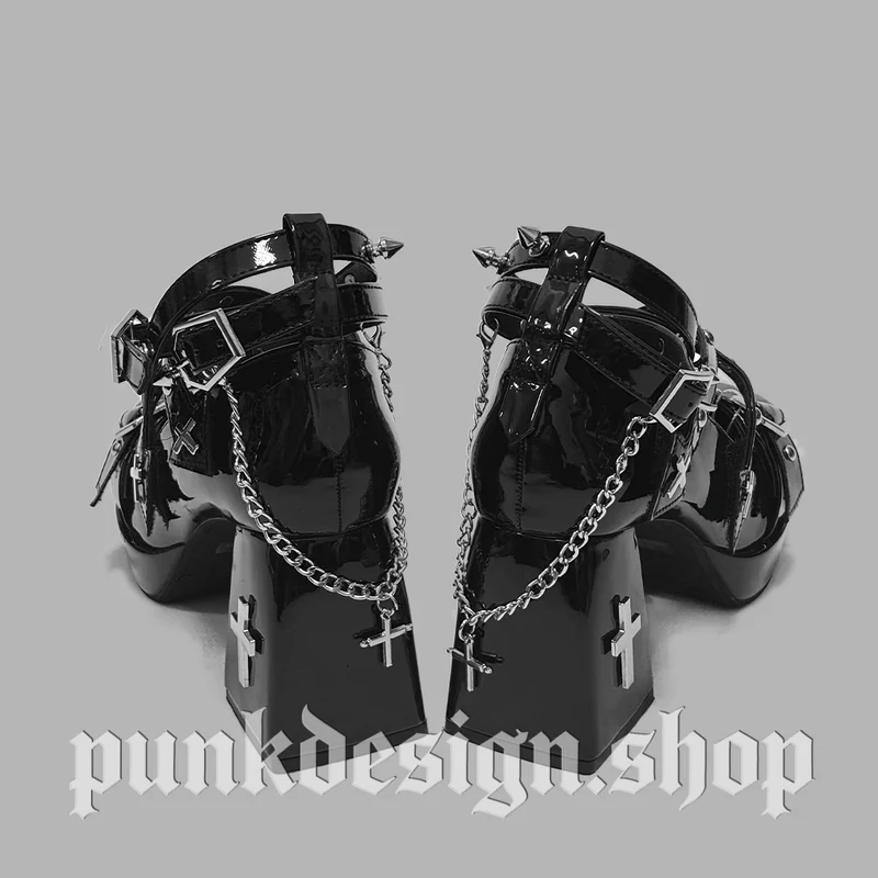 Gothic-Schuhe für Damen mit Kreuz, Nieten und Ketten