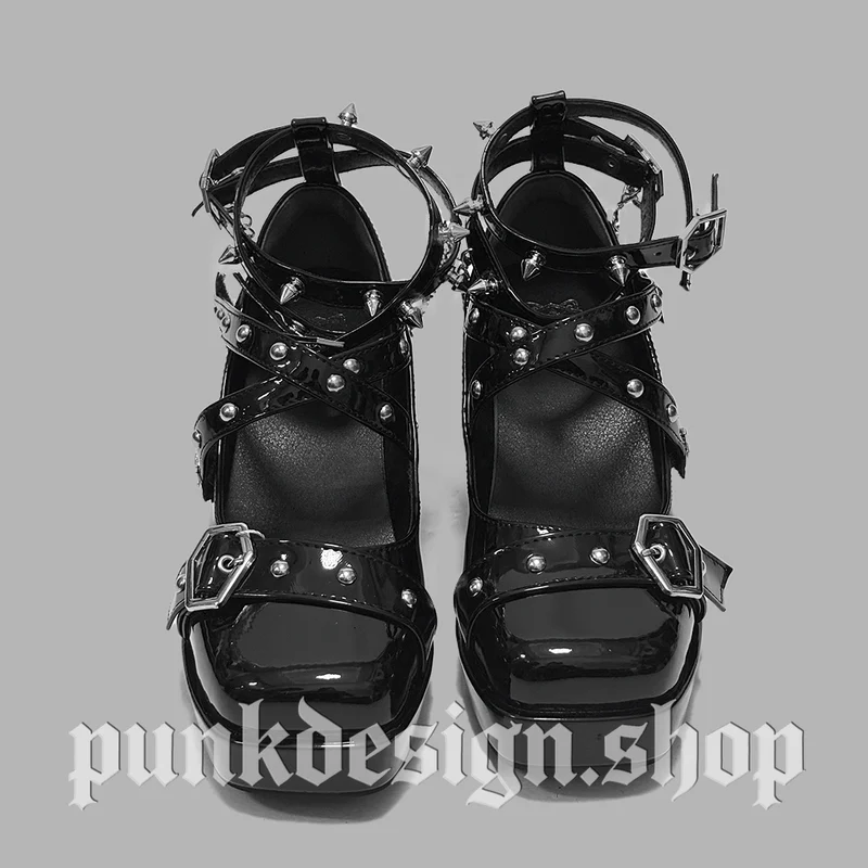 Gothic-Schuhe für Damen mit Kreuz, Nieten und Ketten