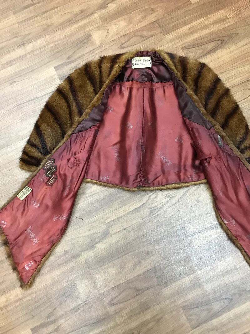 True Vintage, Luxuriöses Vintage-Fellcape von Fur Doctors