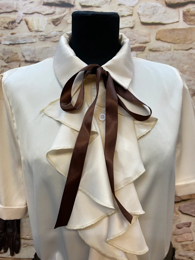 Damen Vintage Outfit Gr. 44 mit Rüschenbluse, langem Rock, Hut und Handschuhen