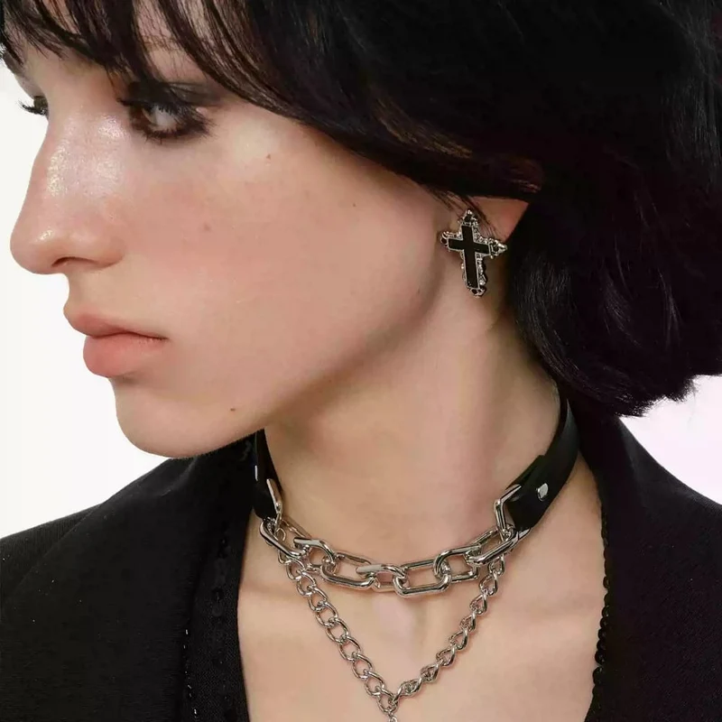 Grunge-Kreuz-Ohrringe für Damen