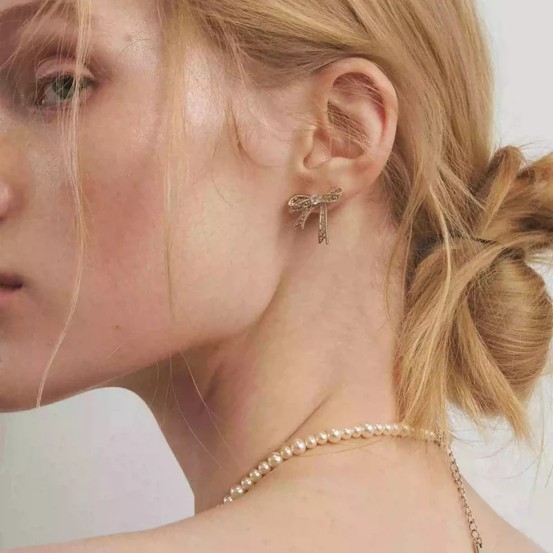 Grunge-Ohrringe für Damen mit asymmetrischem Schleifenmuster